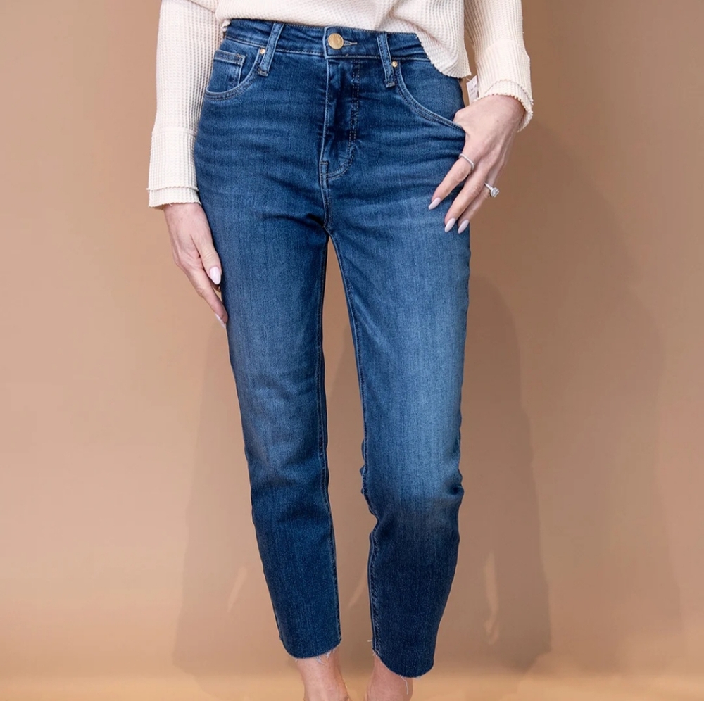Kut from the Kloth “Rachael High Rise Mom Jean”, 24W